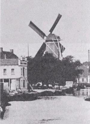 Molen 02987 f De Phenix / De Phoenix (Leeuwarden/ Ljouwert), Foto n.n., collectie P. Hofkamp | Database Nederlandse molens