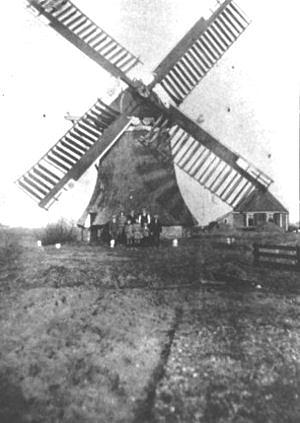 Molen 03036 Iestpolder, De Iestmolen (Finkum/ Feinsum), Foto: n.n. (coll. P. Hofkamp), zie Aant. | Database Nederlandse molens