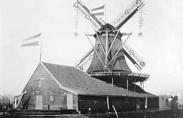 Molen 01108 e De Kat (2e) (Zaandam-Oost), Molen mooigezet in 1894 (Foto: n.n.) | Database Nederlandse molens