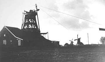 1, Molen 01108 e De Kat (2e) (Zaandam-Oost), Sloop in oktober 1904 (Foto: n.n.) | Database Nederlandse molens