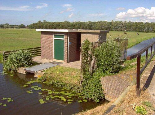 1, Molen 00993 Zwetterpolder (Noordwijk), Foto: Hans Roest, het tegenwoordige gemaal dat de molen vervangt | Database Nederlandse molens