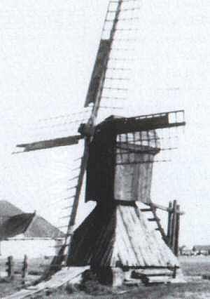 Molen 03171 (spinnenkop) (Ferwoude/ Ferwâlde), deel van onderstaande afb. | Database Nederlandse molens