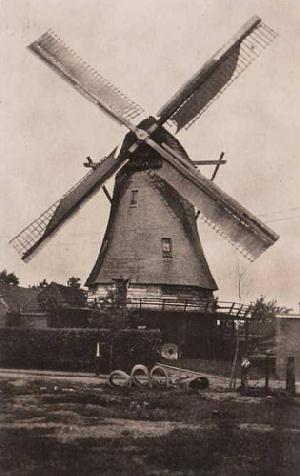 Molen 01252 Voorste Molen / Korenmolen van Reinders (Kampen), Ansicht, uitg. Fa. J. Fien (coll V. Mepschen) | Database Nederlandse molens