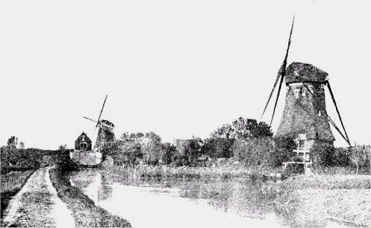 1, Molen 01789 bis s Polder Oudendijk, ondermolen (Woubrugge), Links de bovenmolen, rechts de ondermolen. Foto: n.n. (reproductie) | Database Nederlandse molens