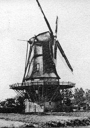 Molen 06800 y Walderveense Molen (2e) (Lunteren), deel van onderstaande ansichtkaart | Database Nederlandse molens