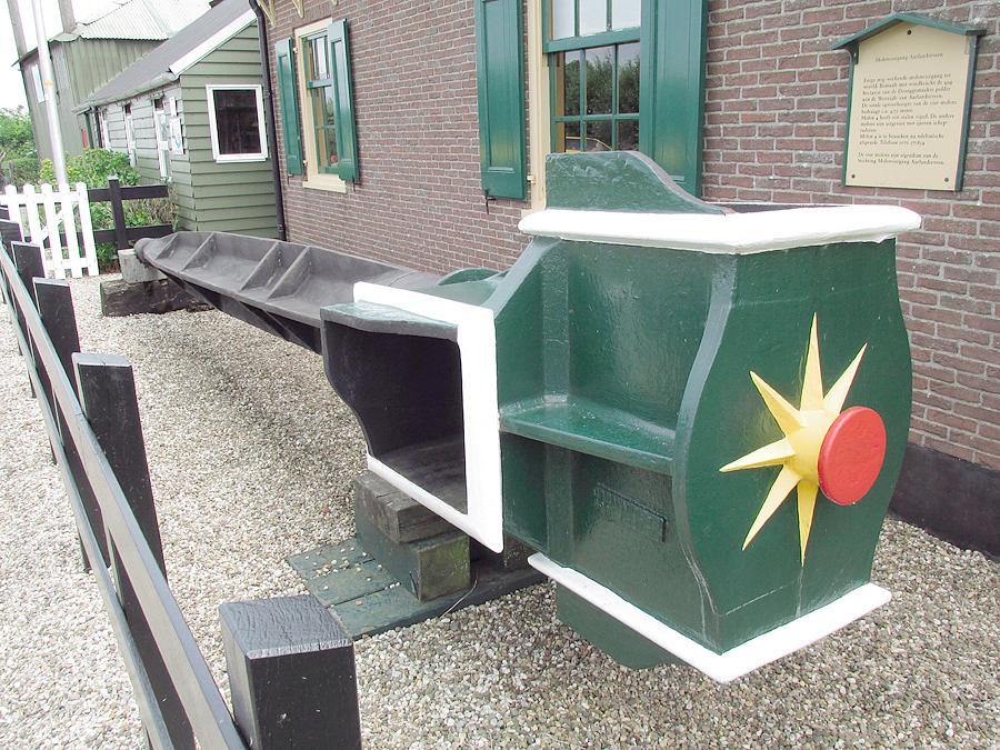2, As 32, Gieterij Hardinxveld, Piet Glasbergen (29-6-2013)De nog nieuwe, maar afgekeurde bovenas no. 32 van Gieterij Hardinxveld uit 1989.  | Database Nederlandse molens
