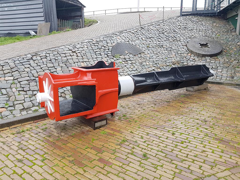 1, As 207, Enthoven & Co, L.I., Pieter Zuijkerbuijk (2-2-2019)De te zware as en askop zijn nu in dezelfde kleurstelling geschilderd als die in de molen. | Database Nederlandse molens