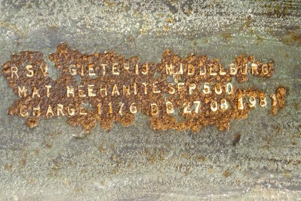 1, As g.n., Rijn Schelde Verolme, Jan de Witte (23-3-2019)De enige as van gieterij RSV (Rijn Schelde Verolme) te Middelburg is in wezen via diverse overname's een voortzetting van Boddaert. Het opschrift staat aan het peneinde van de as. Uitleg opschrift: mat = materiaal Meehanite SFP 500 = gietstaal eigenschap / kwaliteit DD 27 08 1981 = gietdatum. | Database Nederlandse molens