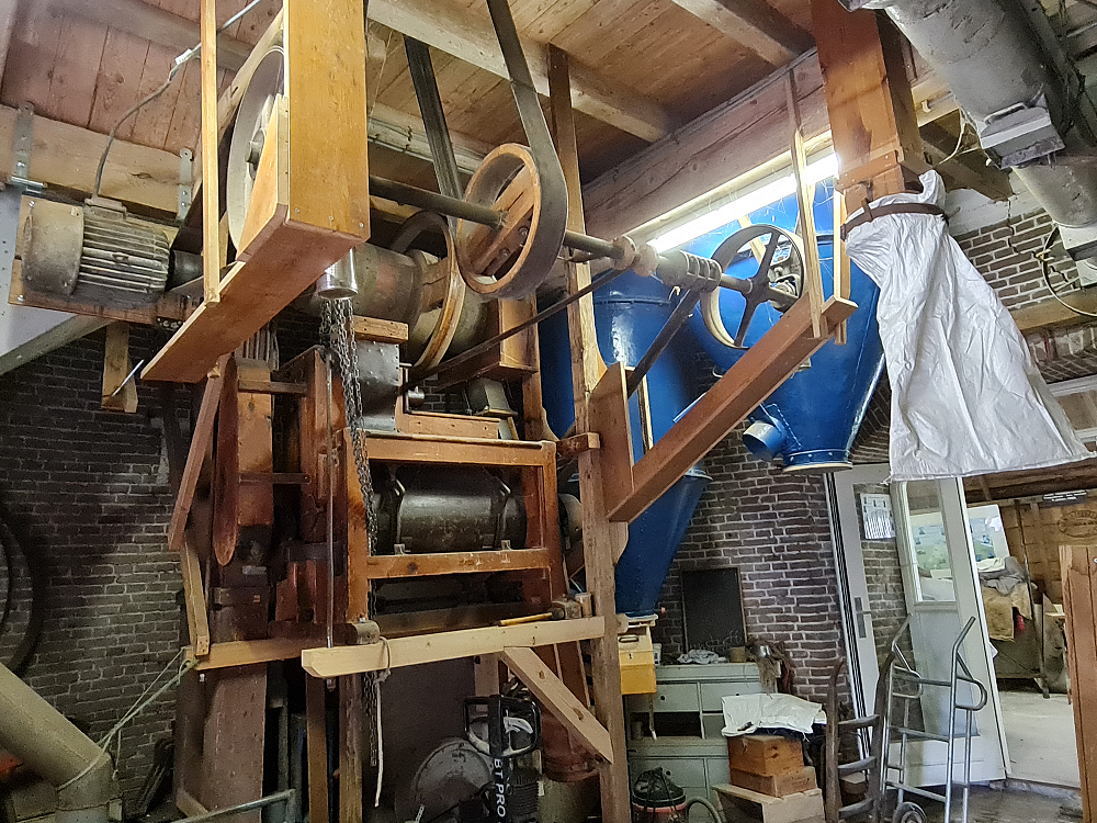 8, Motor 695, Brons, Pieter Zuijkerbuijk (16-05-2021) | Database Nederlandse molens