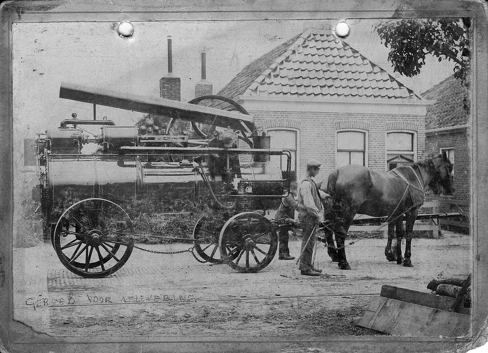 1, Motor ?, Buiskool, Erik Buiskool (onbekend)

Fabr.: Machinefabriek G. Buiskool, Beerta (Gr.). Details niet nader bekend, vermogen ca. 15 pk, plaatsing 1902 in de kelder onder de molen. In de kelder van de molen zijn briketten aangetroffen. Het vermoeden is dat deze werden gebruikt voor het stoken van de ketel. | Database Nederlandse molens