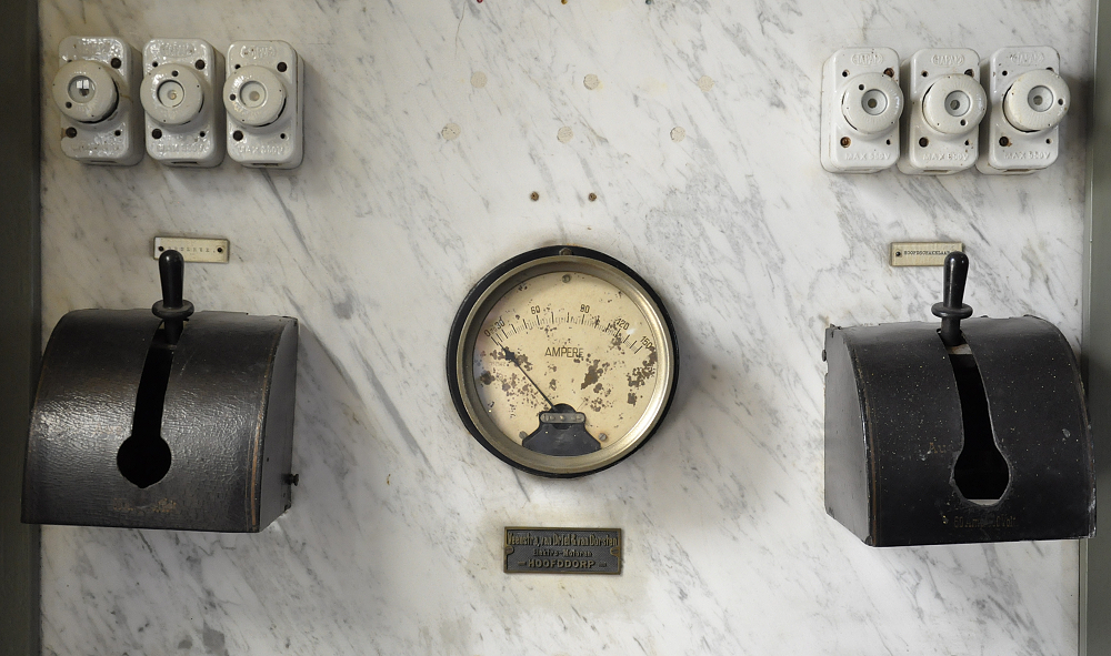 6, Motor 3034, De Industrie, Olav Balm (20-04-2019)Voormalig elektrische bedieningspaneel van voor de periode van Oude Bram | Database Nederlandse molens