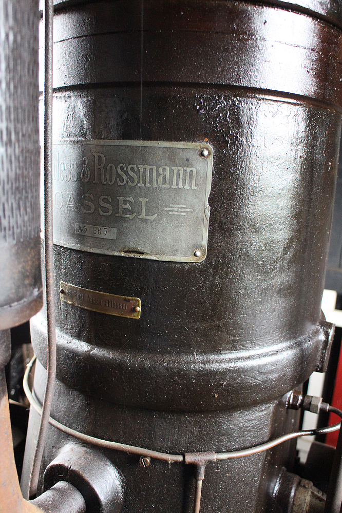 4, Motor 867, Schless und Rossmann, G.J. van Reeuwijk (28-12-2017)Typeplaatje van de motor nr. 867, gebouwd door Schless und Rossmann uit Cassel | Database Nederlandse molens