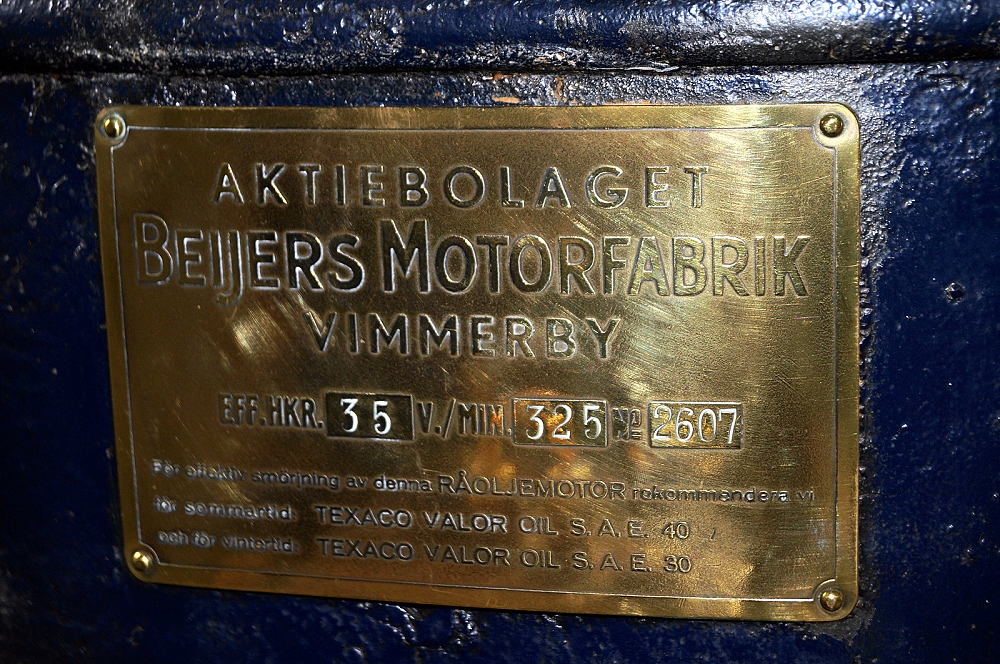 4, Motor 2607, Beijers Motorfabrik, Boukje van Leijen (18-08-2018)Motorplaatje met gegevens | Database Nederlandse molens