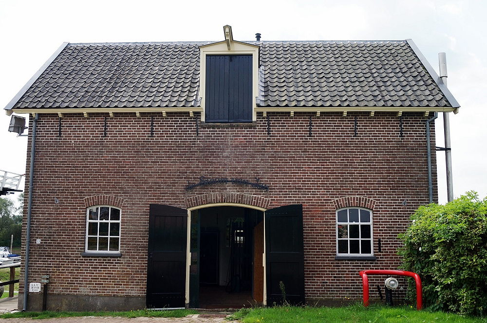 5, Motor 2607, Beijers Motorfabrik, Boukje van Leijen (18-08-2018)De Stoom van Jan, het gebouw waarin de motor staat | Database Nederlandse molens