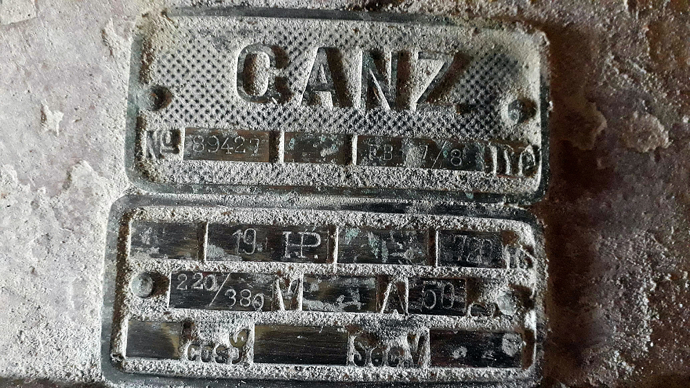 2, Motor 89427, GANZ E. G., Rene Kleijn (19-09-2018)  Het type plaatje op de motor  Fabrikant GANZ NR. 89427 19 HP 220/380 V 50~ | Database Nederlandse molens