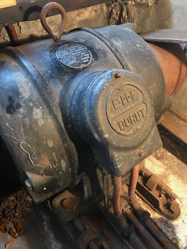 2, Motor 281837, E.M.F. Dordt, Jasper Boonman (09-12-2018)
Een E.M.F. motor, deze werden gemaakt in Dordrecht. | Database Nederlandse molens