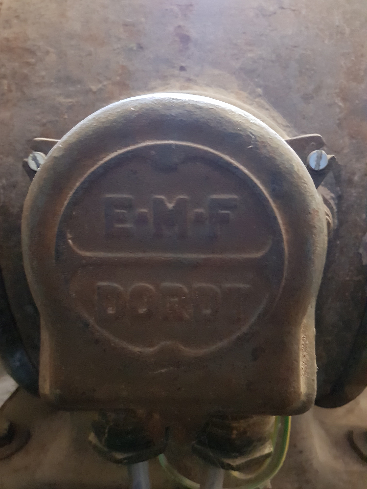 3, Motor ?, E.M.F. Dordt, Pieter Zuijkerbuijk (02-02-2019)De motorplaatjes, de motor zie je op foto 1 | Database Nederlandse molens
