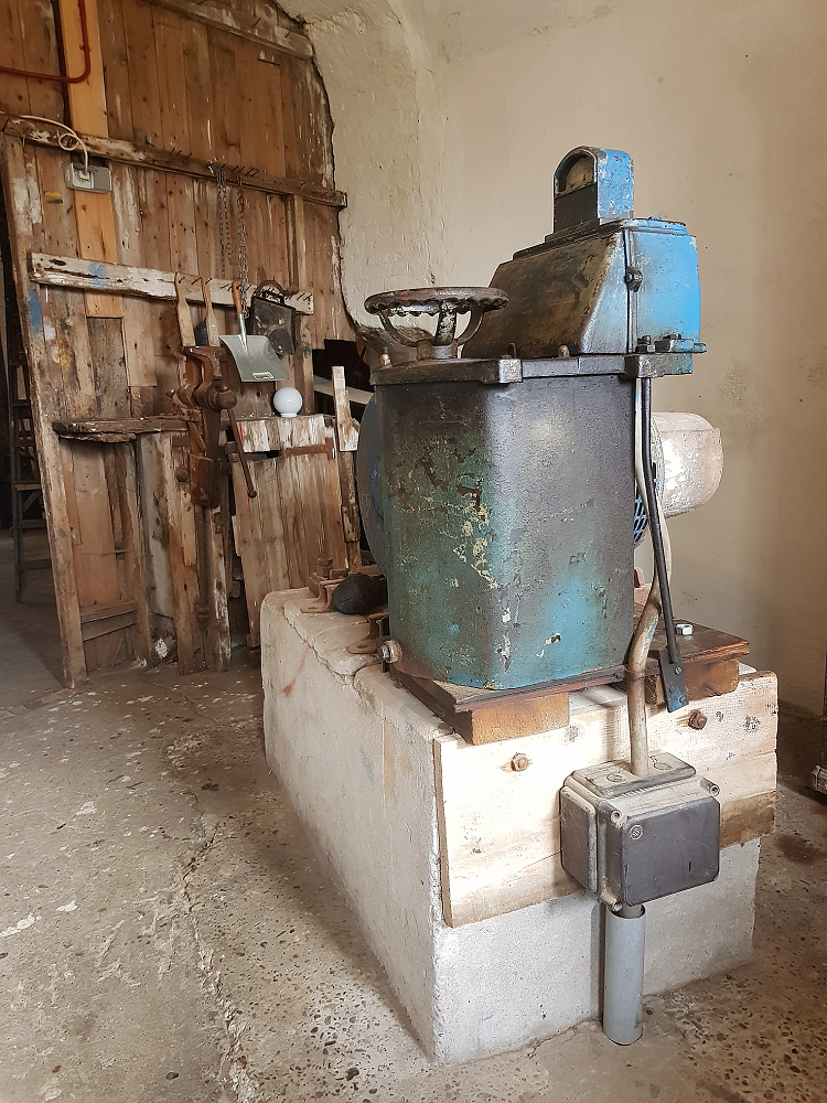 2, Motor A815203, Brown, Boveri & Cie, Pieter Zuijkerbuijk (09-03-2019) | Database Nederlandse molens