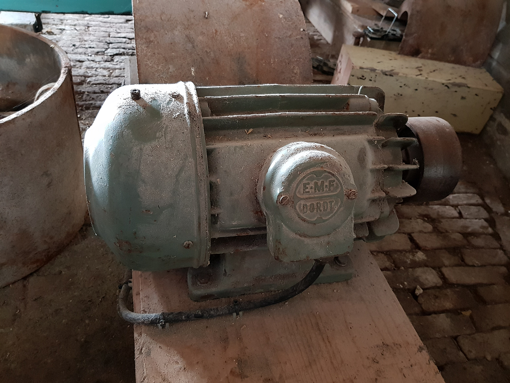 Motor 911649, E.M.F. Dordt, Pieter Zuijkerbuijk (23-03-2019) | Database Nederlandse molens