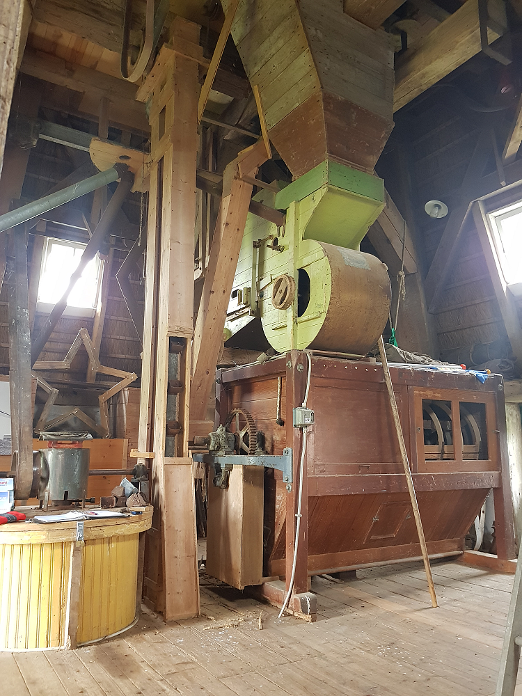 6, Motor 015774, Heemaf, Pieter Zuijkerbuijk (6-4-2019)Fraaie graanschoner | Database Nederlandse molens
