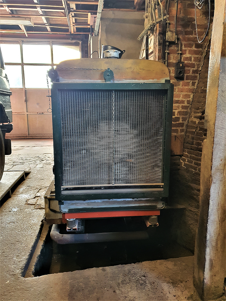 3, Motor ?, Volvo motoren, Pieter Zuijkerbuijk (9-11-2019)Radiator | Database Nederlandse molens