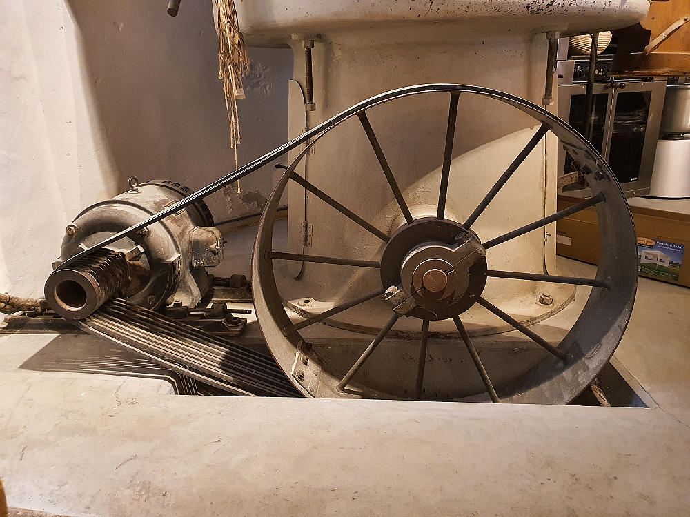 Motor ?, ACEC, Pieter Zuijkerbuijk (27-12-2019) | Database Nederlandse molens